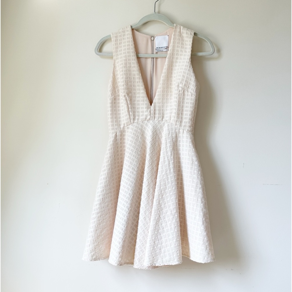 PROSE & POETRY Cream/Light Pink V-Neck Sleeveless Flare Dress